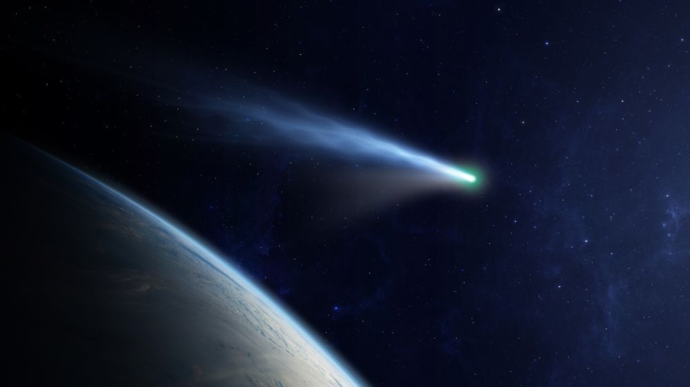 Kometa „větší než Everest“ se po 70 letech vrátila ke Slunci